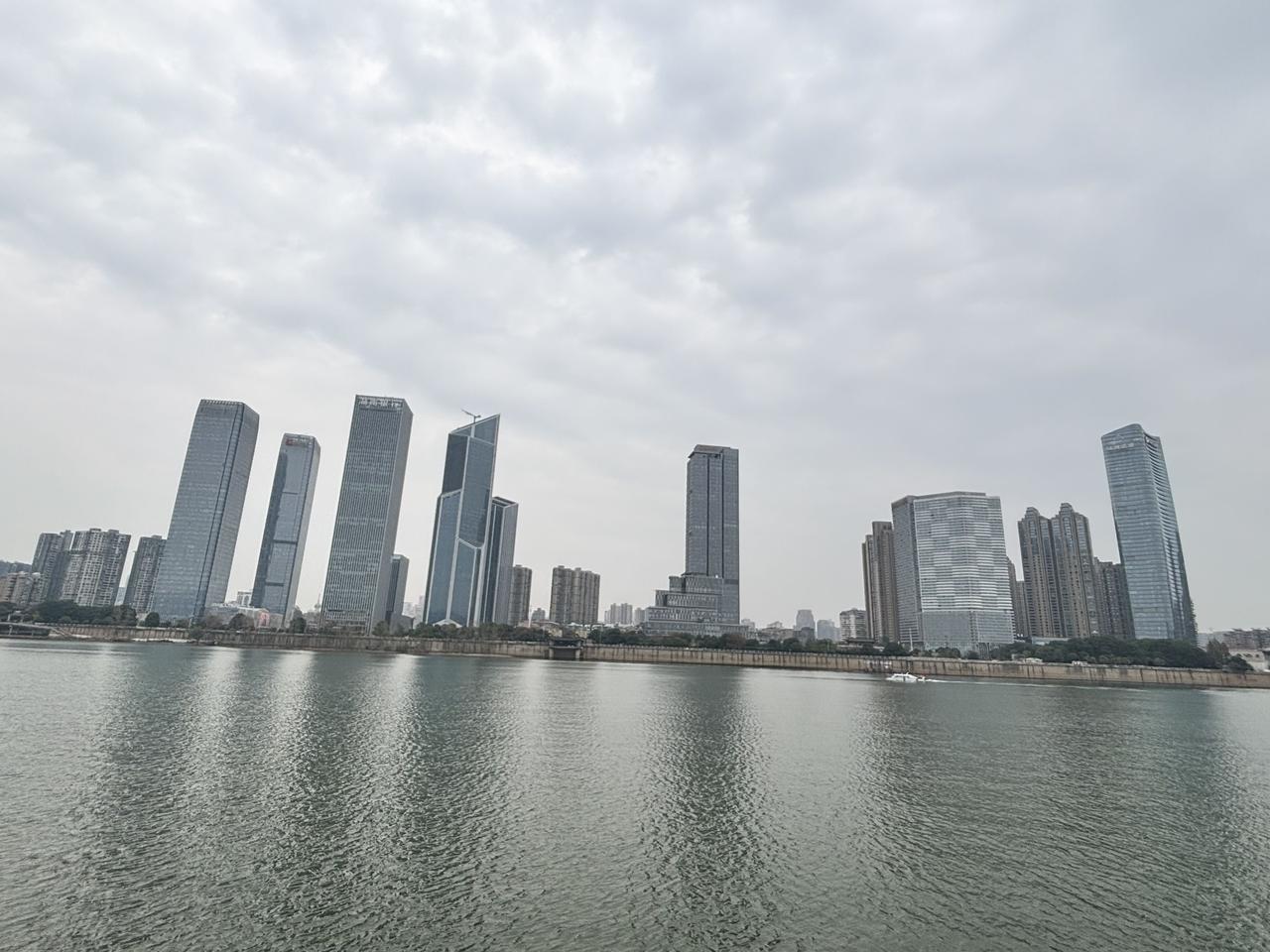 之前一面试官问，一杯牛奶倒到大海里，怎么再把牛奶回收回来？我说，这个回收回来