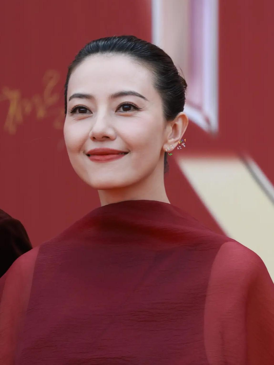 高圆圆珠海红毯，赢在了气质46岁的年纪，高圆圆出席第四届CMG中国电视剧年度