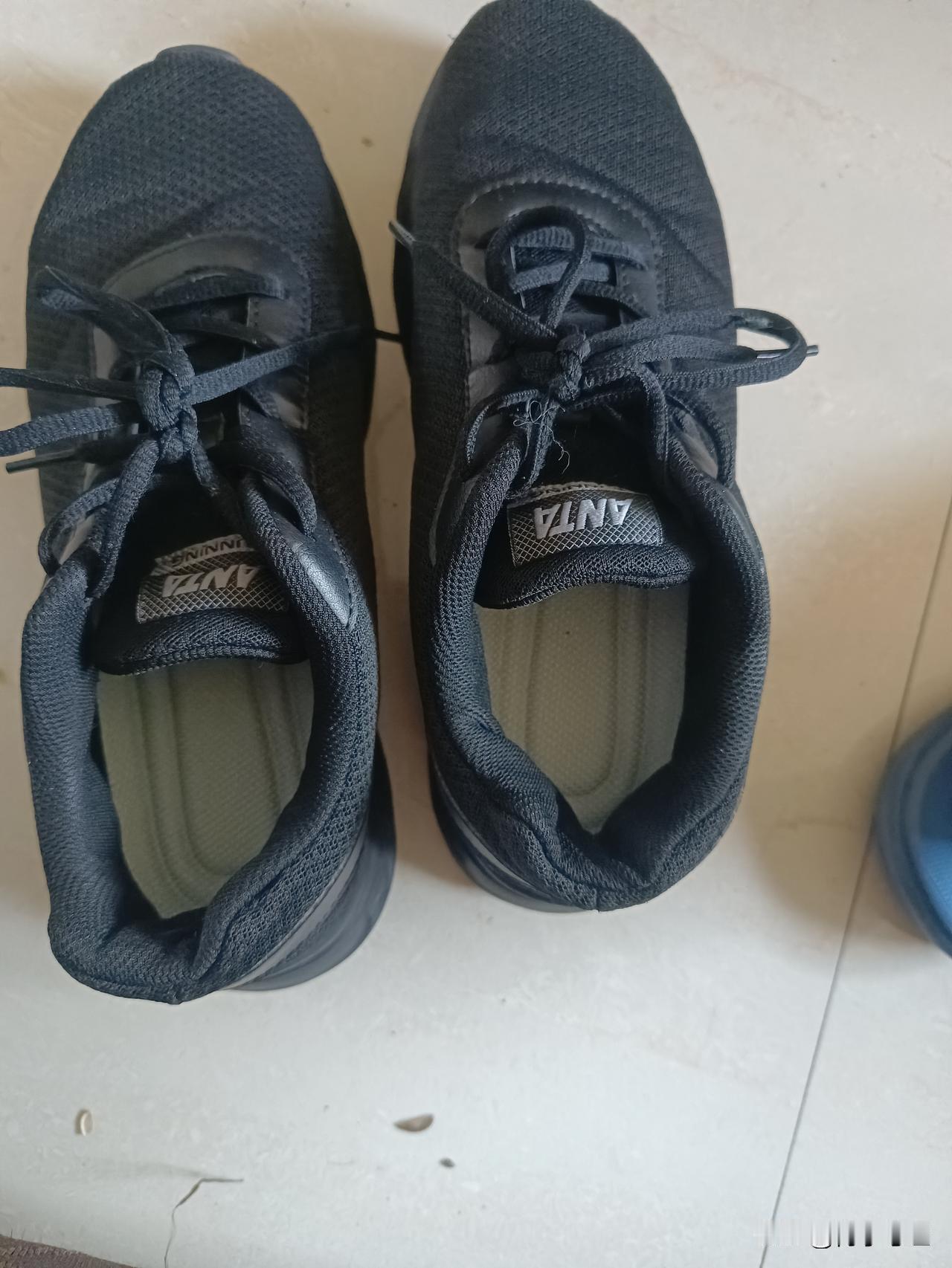 分享我这周有趣的事：我在乡镇办事，手机是一点电也没有了，自动关机了。我在想随便找