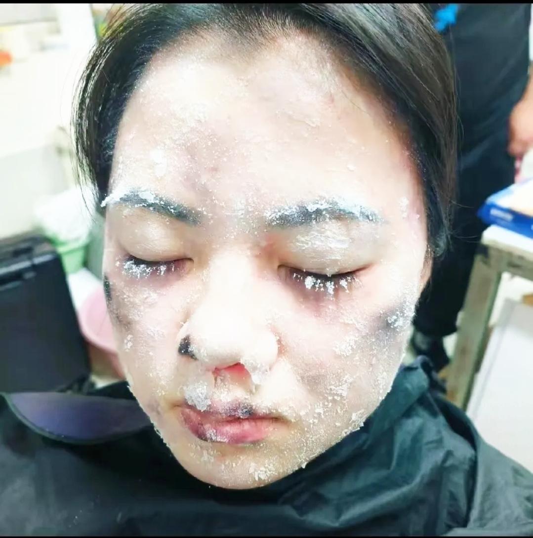 太气愤！玩笑开到出人命！广东揭阳这事儿看得人血压飙升！几名男同事，竟然把