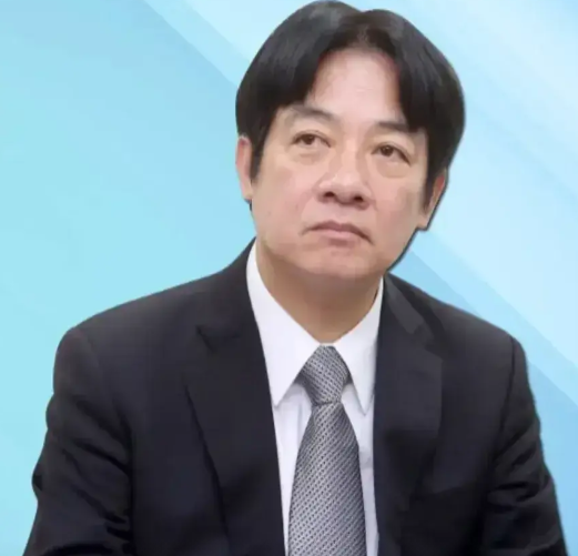 赖清德又双叒变脸，反攻梦碎想靠外援？5月20日外媒报道，赖清德在就职周年前接受