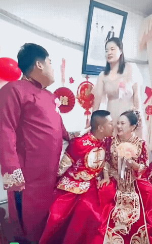 新婚快乐，结婚真好，伴娘伴郎也跟着凑热闹，下次就给你们办婚礼，别急。