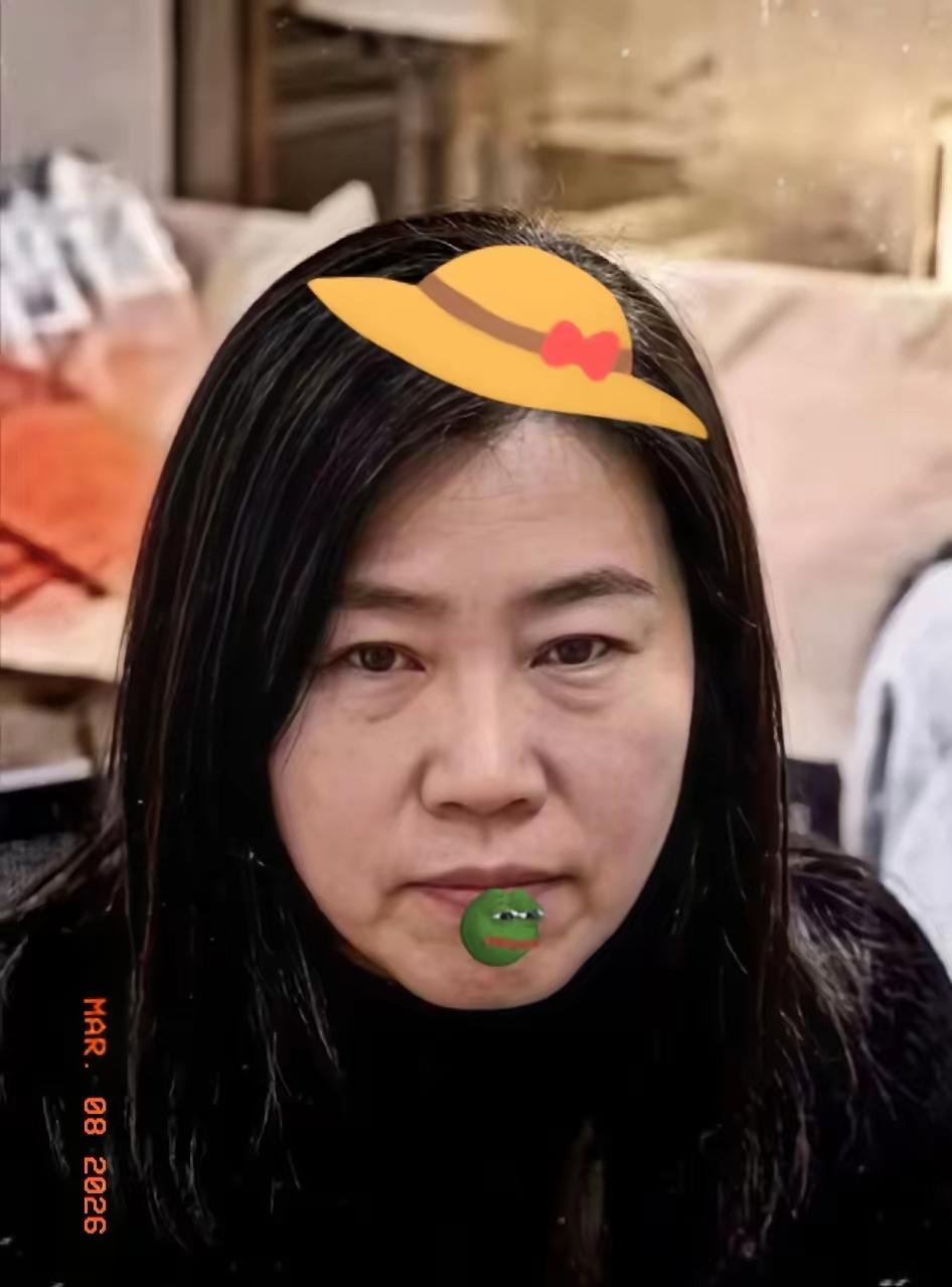 现在好了，全国网友都在找你，这一碗粉泼出去，你这辈子算是“红”透了。原本