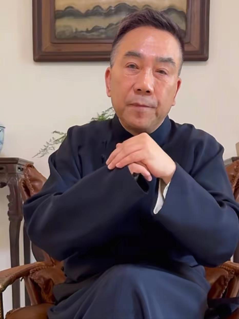 相声名家杨议真的太敢说了！昨天杨议直播时喊话郭德纲：你现在都已经功成名就了，你现