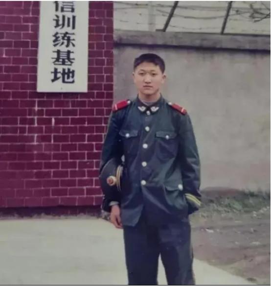 🌞2006年，3名壮汉欲拐骗一位18岁女学生到南方卖掉，坐车途中，女孩悄悄