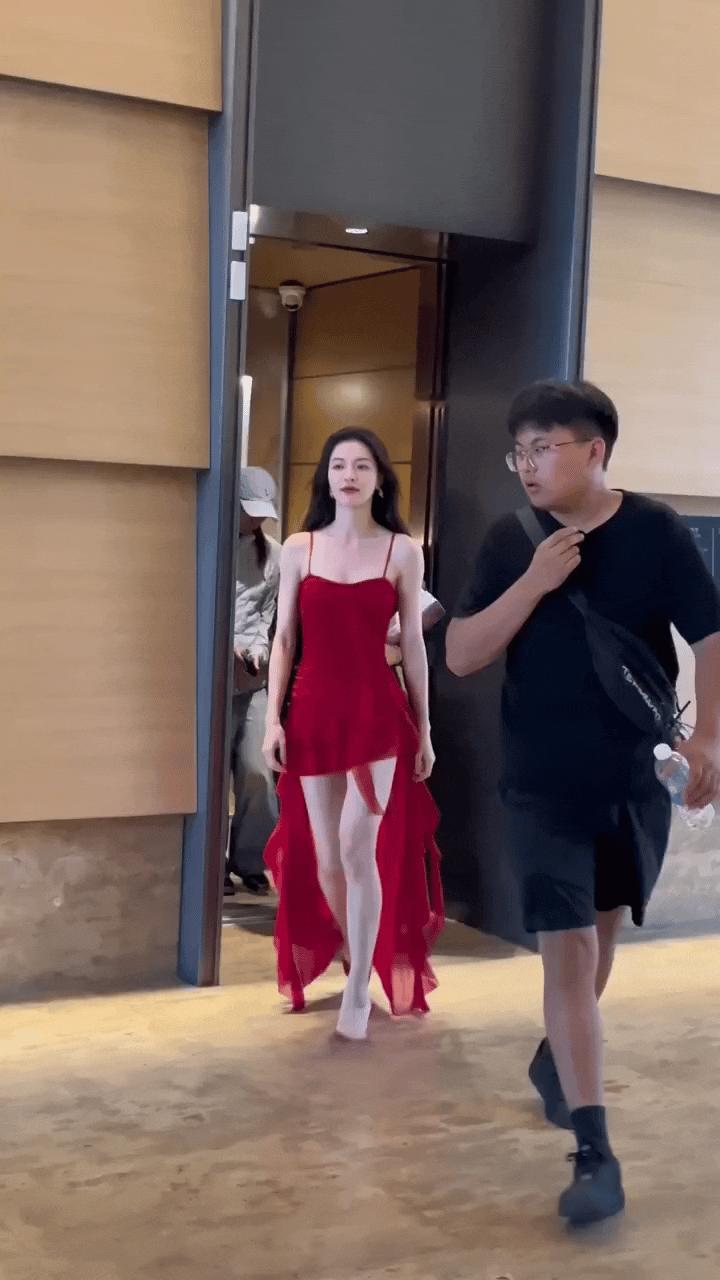 钟楚曦又飒又美又性感！