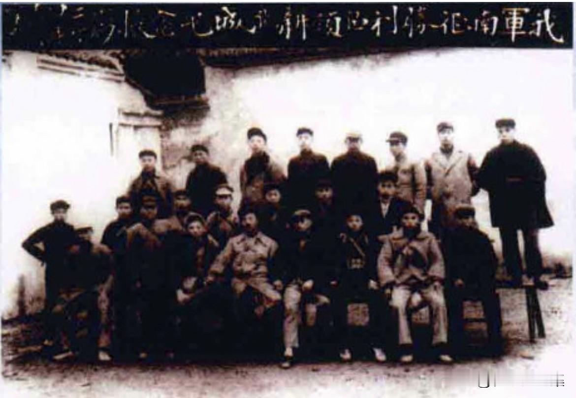 1935年11月19日，红二、六军团从湘鄂川黔根据地突围长征，开始战略转移。红六