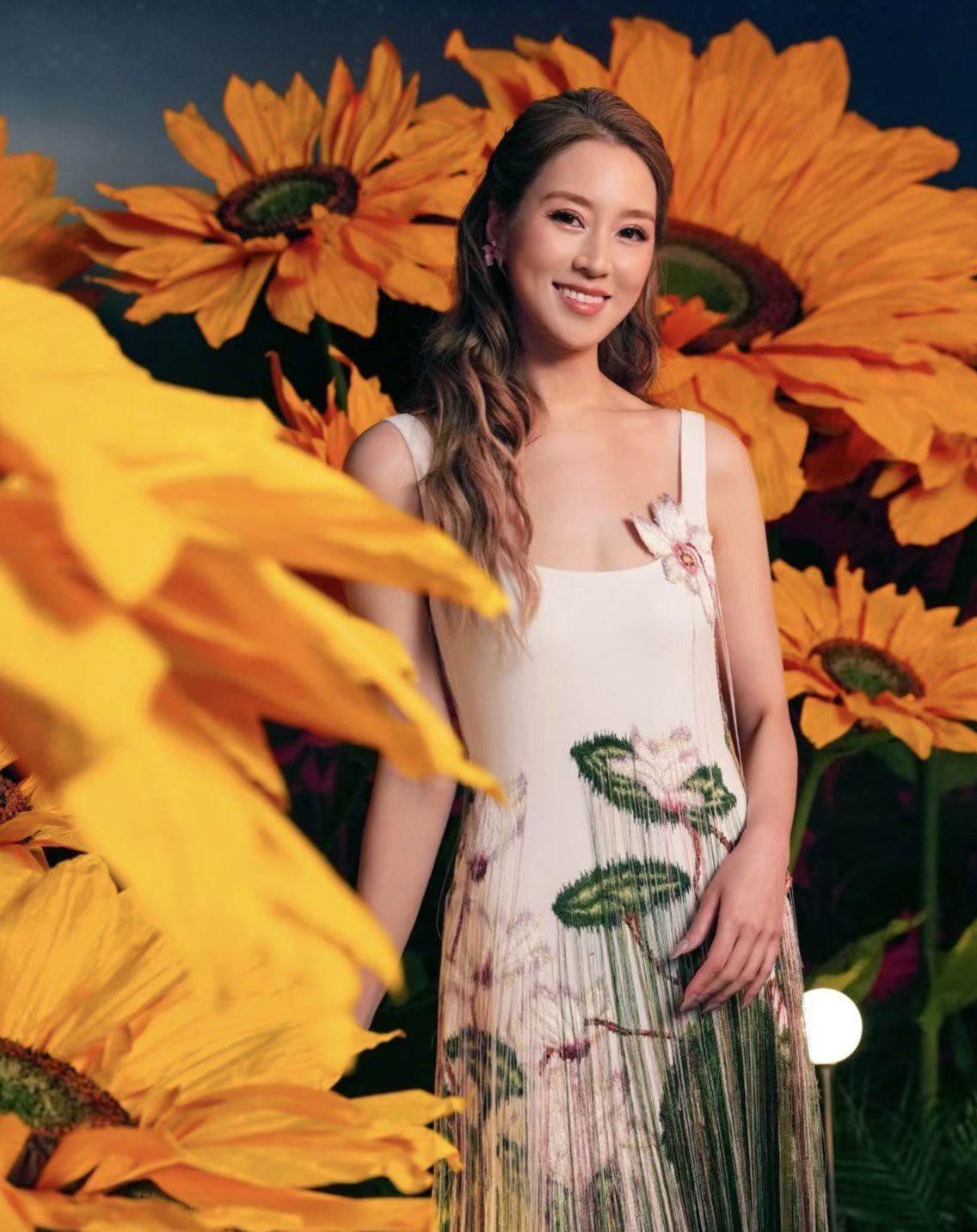 徐子淇嫁入李家20年，李家成真的是把她当花养了，把自己都熬的成老头了，徐子淇还和