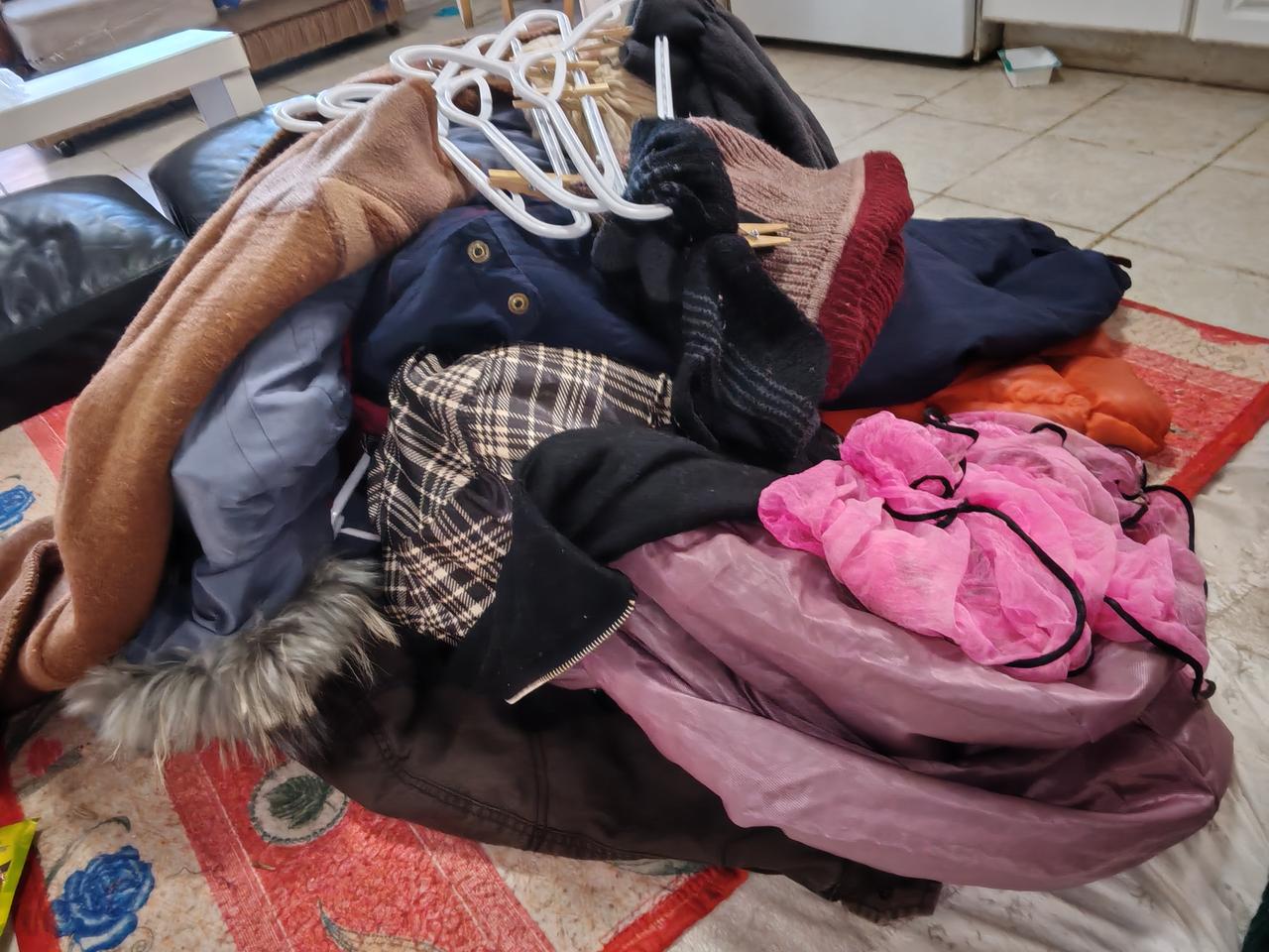 真不好意思说！昨天我让老伴从外面往家捡棉服的时候，先让老伴嘴上戴了个塑料袋。