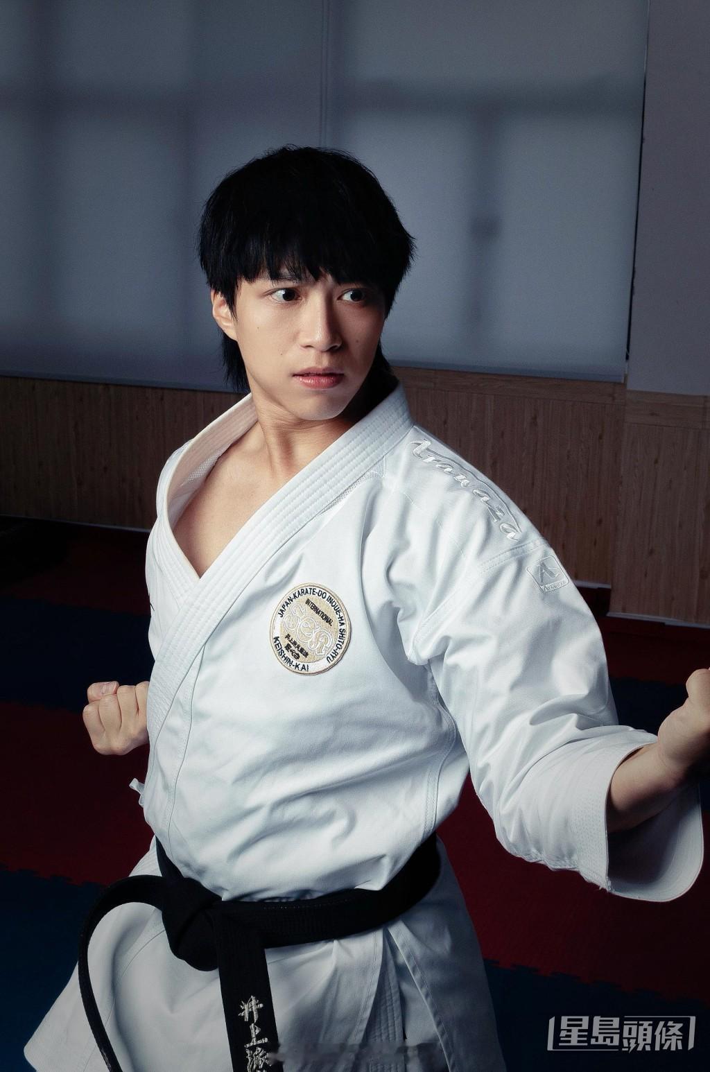 星岛：吴业坤告别TMG｜年初刚拿下飞跃进步男艺员两度斩获叱咤我最喜爱男歌手，昔日