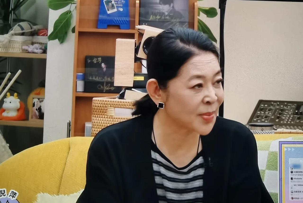 倪萍问李雪琴：“你有结婚的打算吗？”李雪琴：“有啊，我这一生是一定要结婚的。”倪