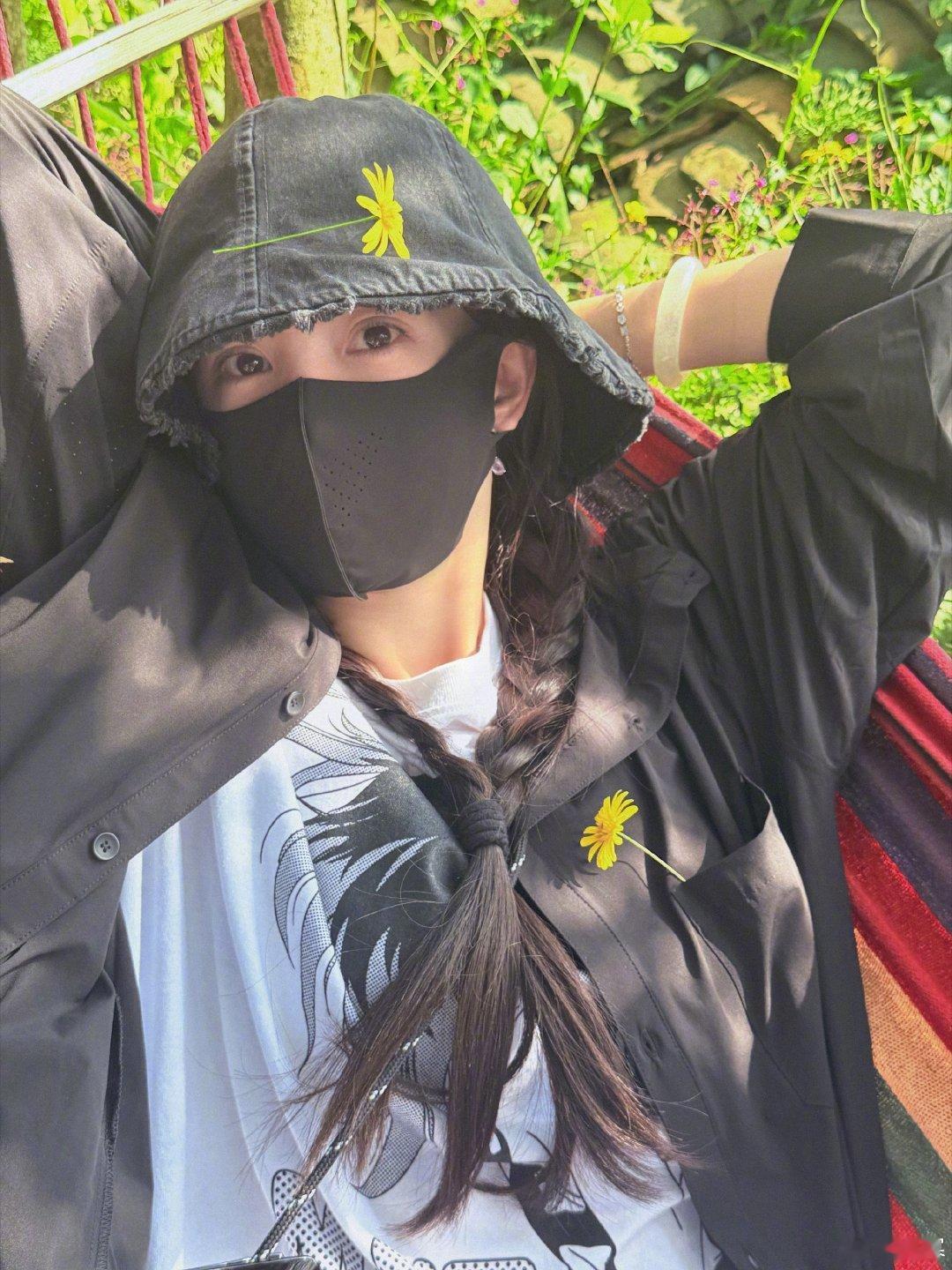 杨幂猫咪脑袋你好，秋天姐姐你萌萌哒，么么哒姐姐！！是装满猫咪的脑袋吗，难怪萌萌