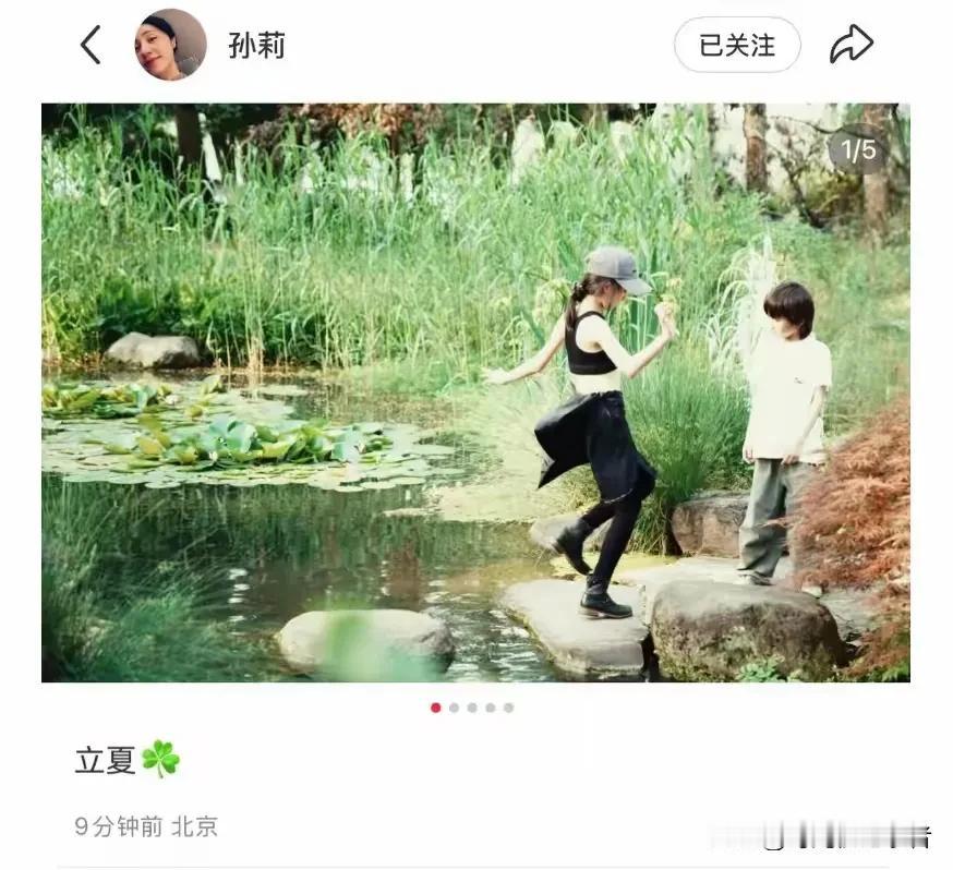 孙莉真的把女儿们都养成了不一样的女孩子，小小年纪穿着吊带露肚脐，看起来好像成年少