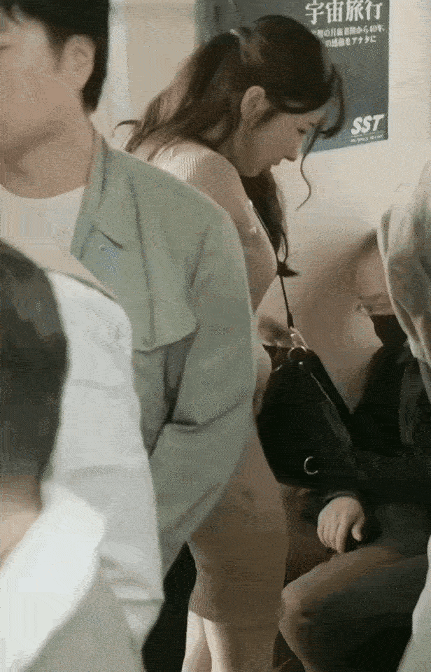 小姐姐看起来很别扭，是做了什么不可告人的数据了吗？