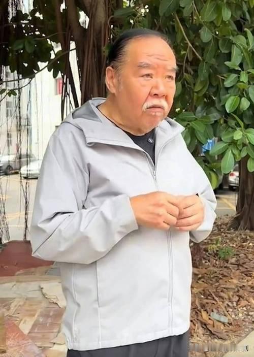 74岁“肥猫”郑则仕10公里首马惊艳完赛2026渣打香港马拉松赛场上，74岁