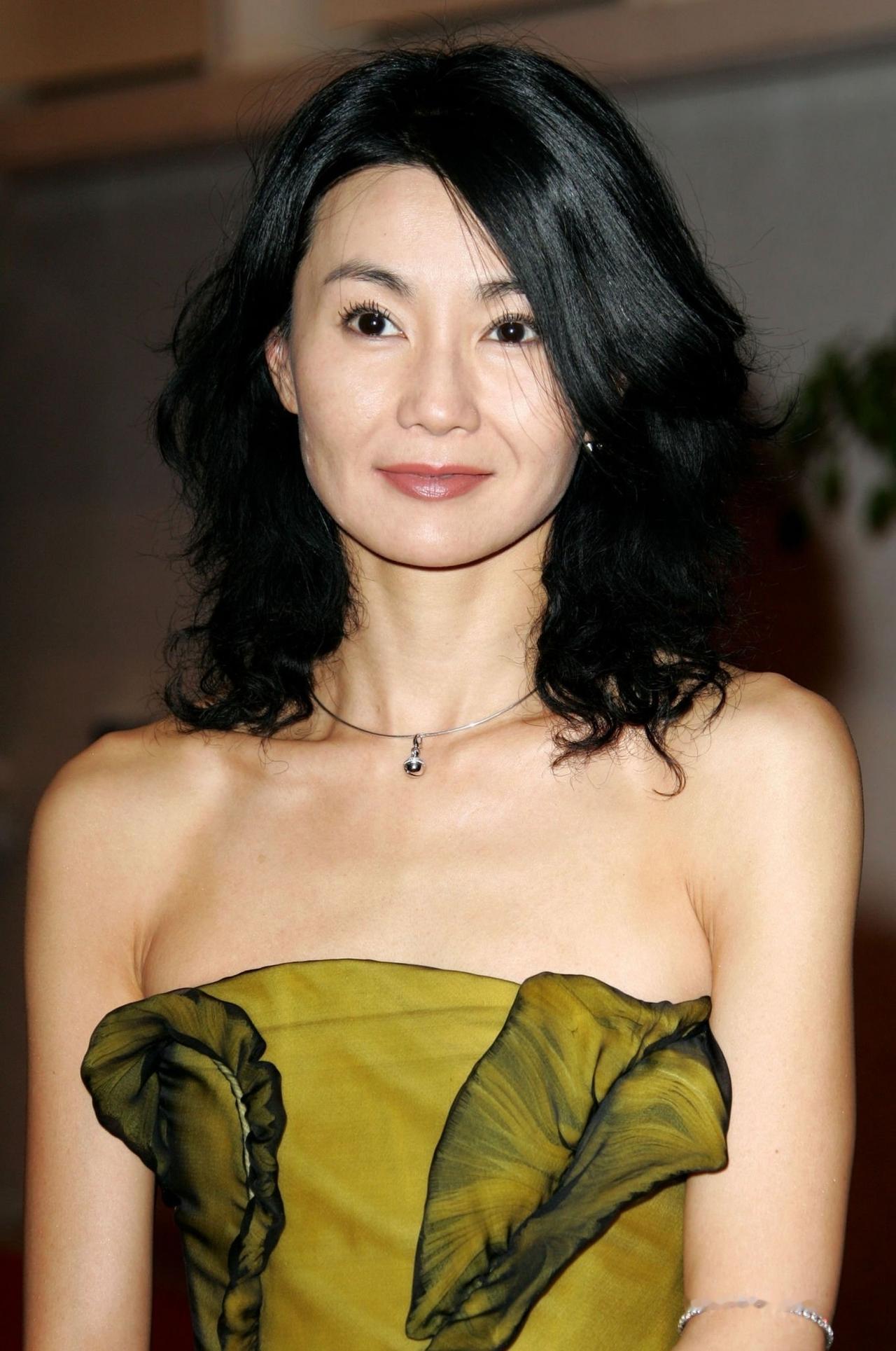曾仕强教授说：“女人千万不要给自己买太多衣服，太多鞋子，更不要攒衣服。衣服太多，