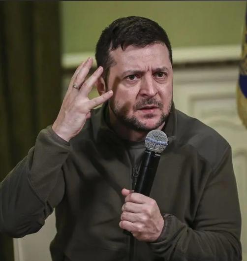 泽连斯基如“过街老鼠”？达沃斯论坛发言引不满！ 1月22日，泽连斯基在达沃斯