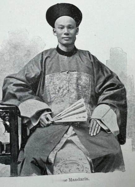 光绪死前半年，亲手写下一份病历：遗精二十年，每月十几次。2008年，科学家从他头