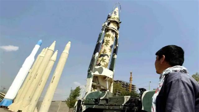 俄罗斯军事支援曝光！伊朗重型武直现身中东直面美军