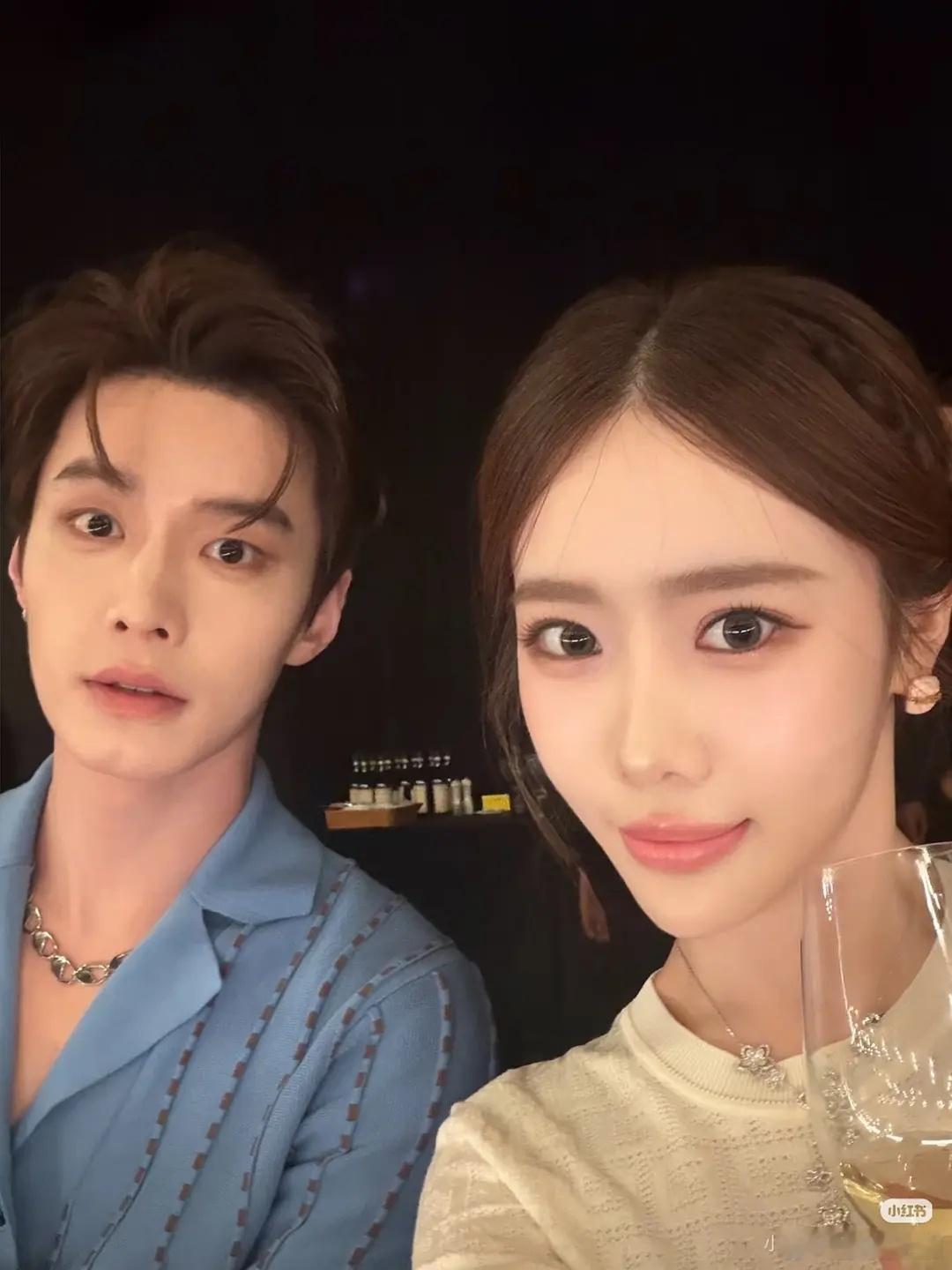 何与脸上怎么崎岖不平的