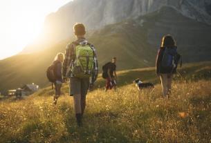《女孩最顶级的教养：身稳、手稳、嘴稳》我听过一句很贴心、也很实用的母亲教育女儿
