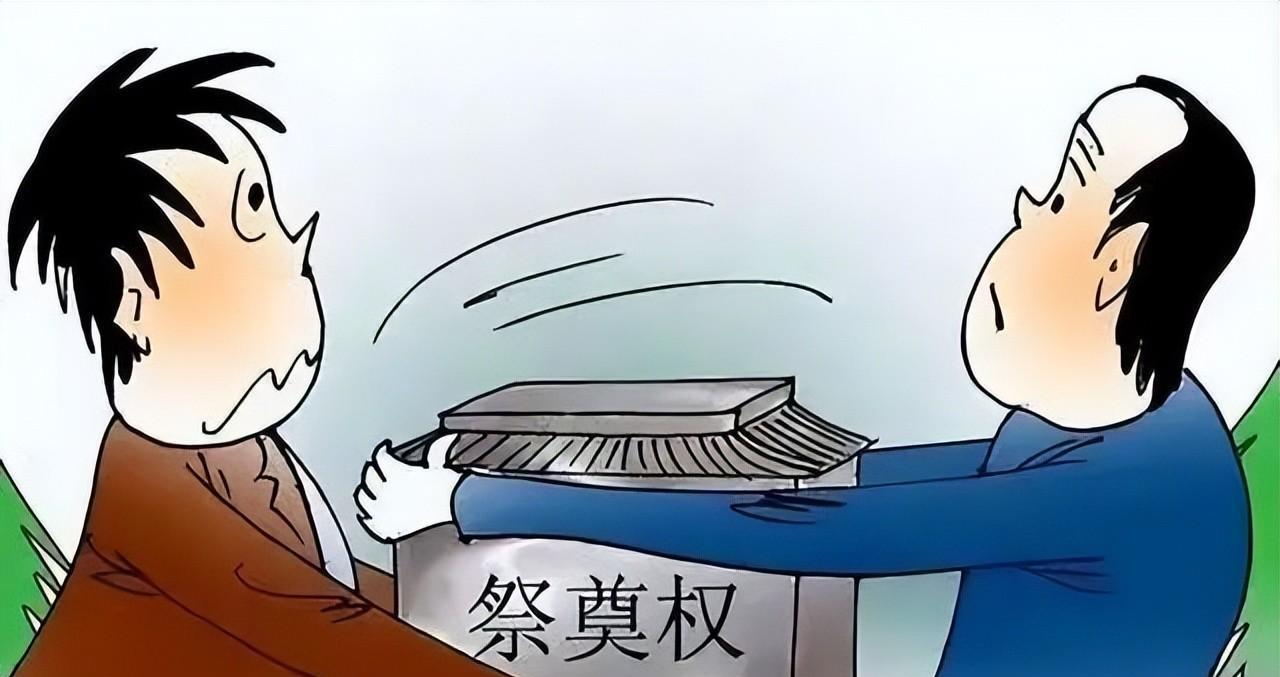 湖北麻城，一男子祭祖时，发现父母合葬坟遭邻居破坏，—碗口粗的松树轰然倒下压住坟头