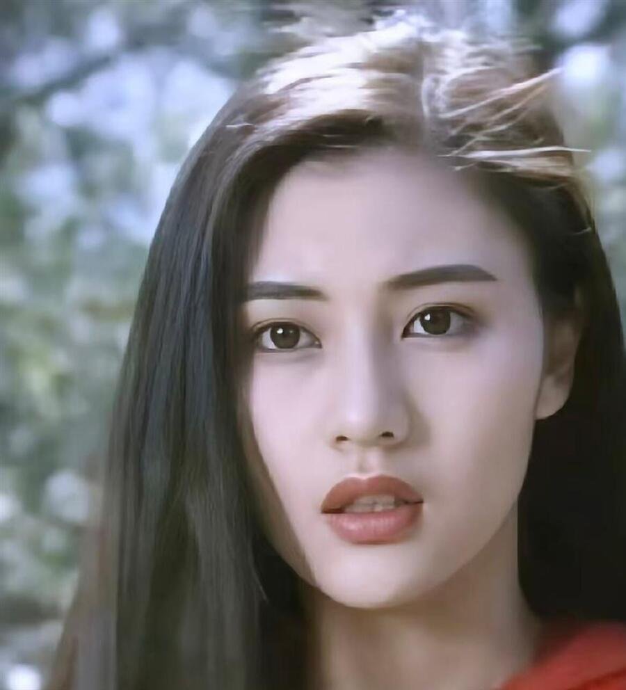 从小三到豪门阔太，被骂了半辈子的李嘉欣，如今活成了赢家