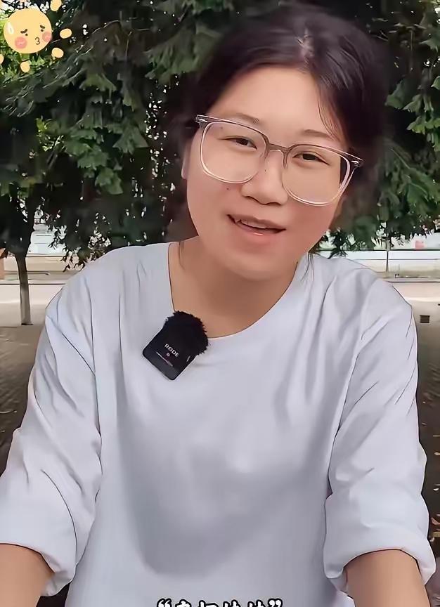 今天，全国网友最关心就是扁担女孩的高考成绩了，一大早我已经看到太多版本她的成