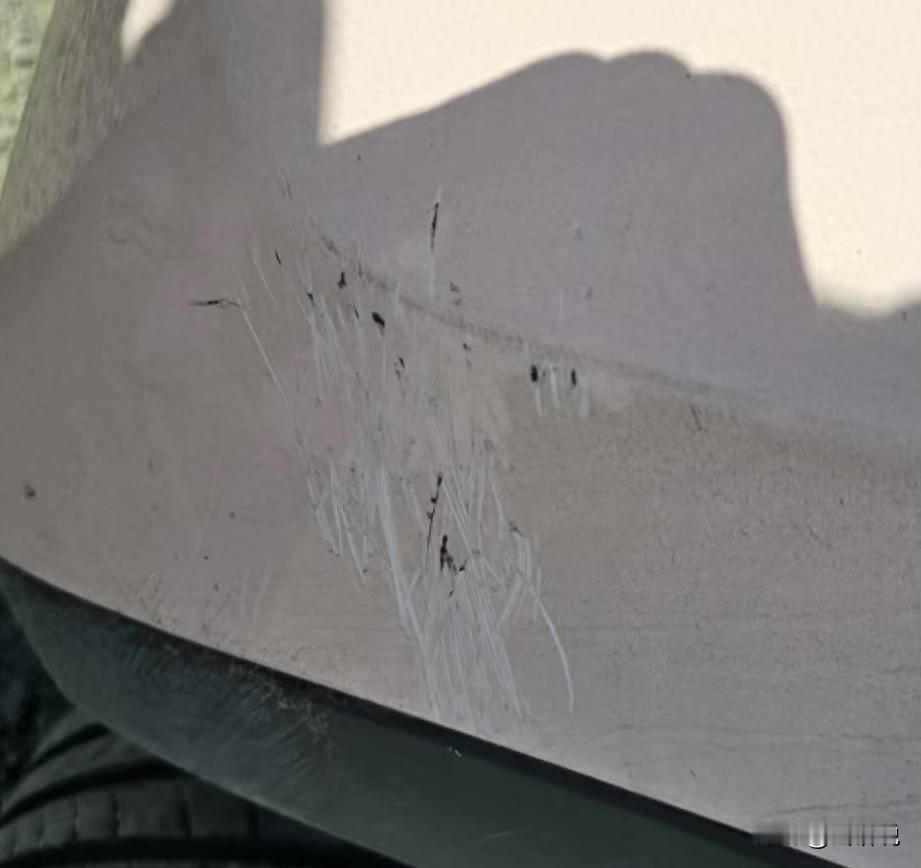 过分了！云南大理，男子和朋友来旅居，以30元/天的价格在租车公司租了一辆车，结果