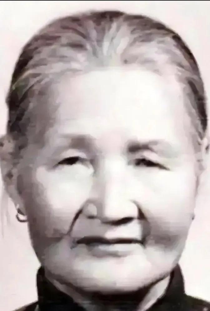 18岁姑娘豁出清白！炕上一坐，救下的竟是未来开国少将1940年冬夜，河北平