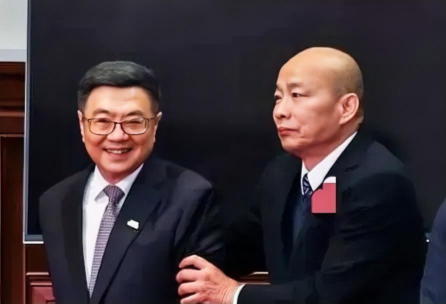 韩国瑜与卓荣泰8月18日夜激烈互呛，韩国瑜怒批不副署，卓荣泰反将一军！针对卓