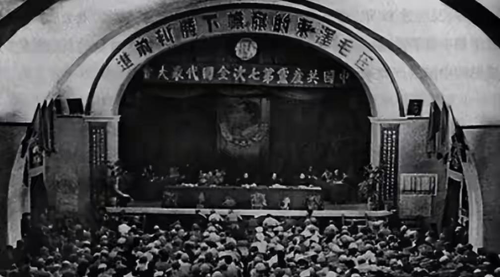 杨尚昆晚年回忆说：党内那么多人，山头也多，只有毛主席能拢得住“拢得住”三个字，