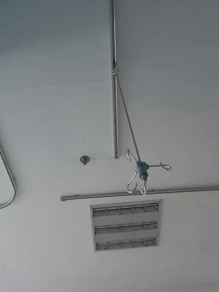 凌晨四点多，睡得正香呢，护工大姐就开始唧唧哇哇了：“哎呀昨天晚上某某某脑梗送进来