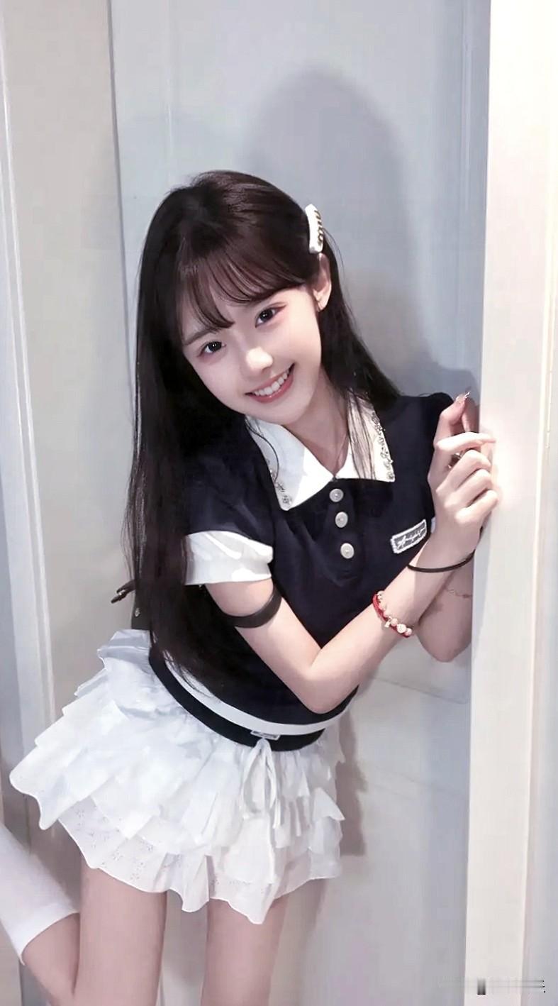 元气少女，可爱制服，微笑迷人，快来get同款穿搭！💖👗👠分享绝美的美女照