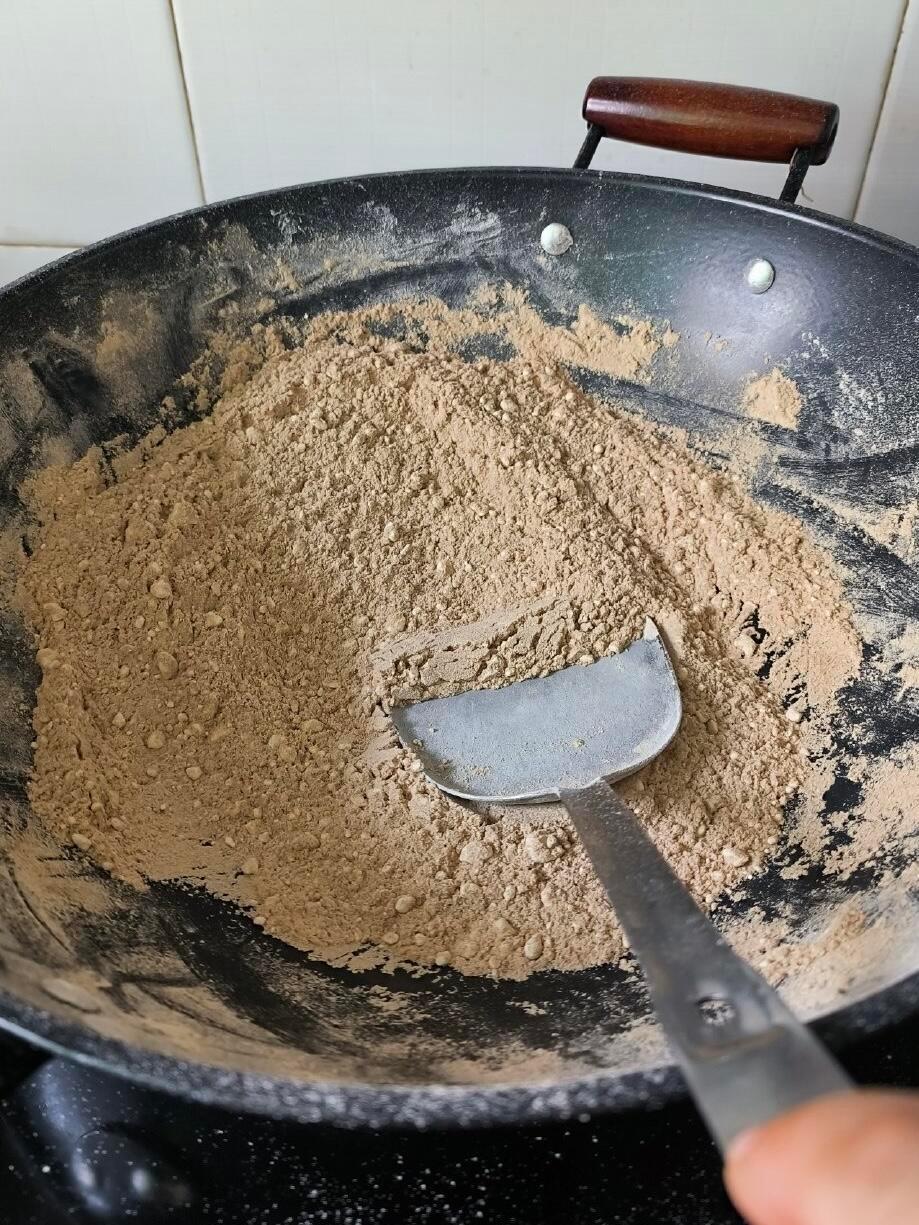 我的胃病就是这样养好的。面粉是小麦做的，小麦阳气特别足，补力也更强。所以吃面粉的