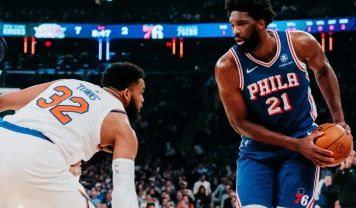 NBA季后赛G2，76人对阵尼克斯。76人乔尔-恩比德右脚踝扭伤+右臀酸痛加