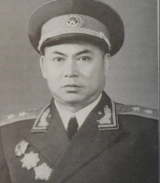 长征时，红军八军团有一个迫击炮连，时常掉队。罗荣桓让温玉成到炮连走一走，看看有什