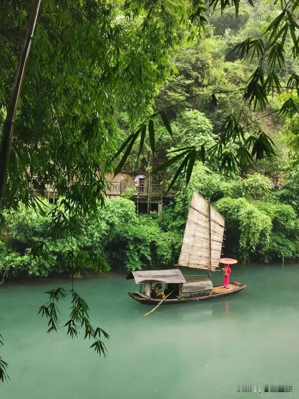 宜昌出名的东西可太多啦！美食方面，萝卜饺子必须拥有姓名，它和北方水饺不同，用萝卜