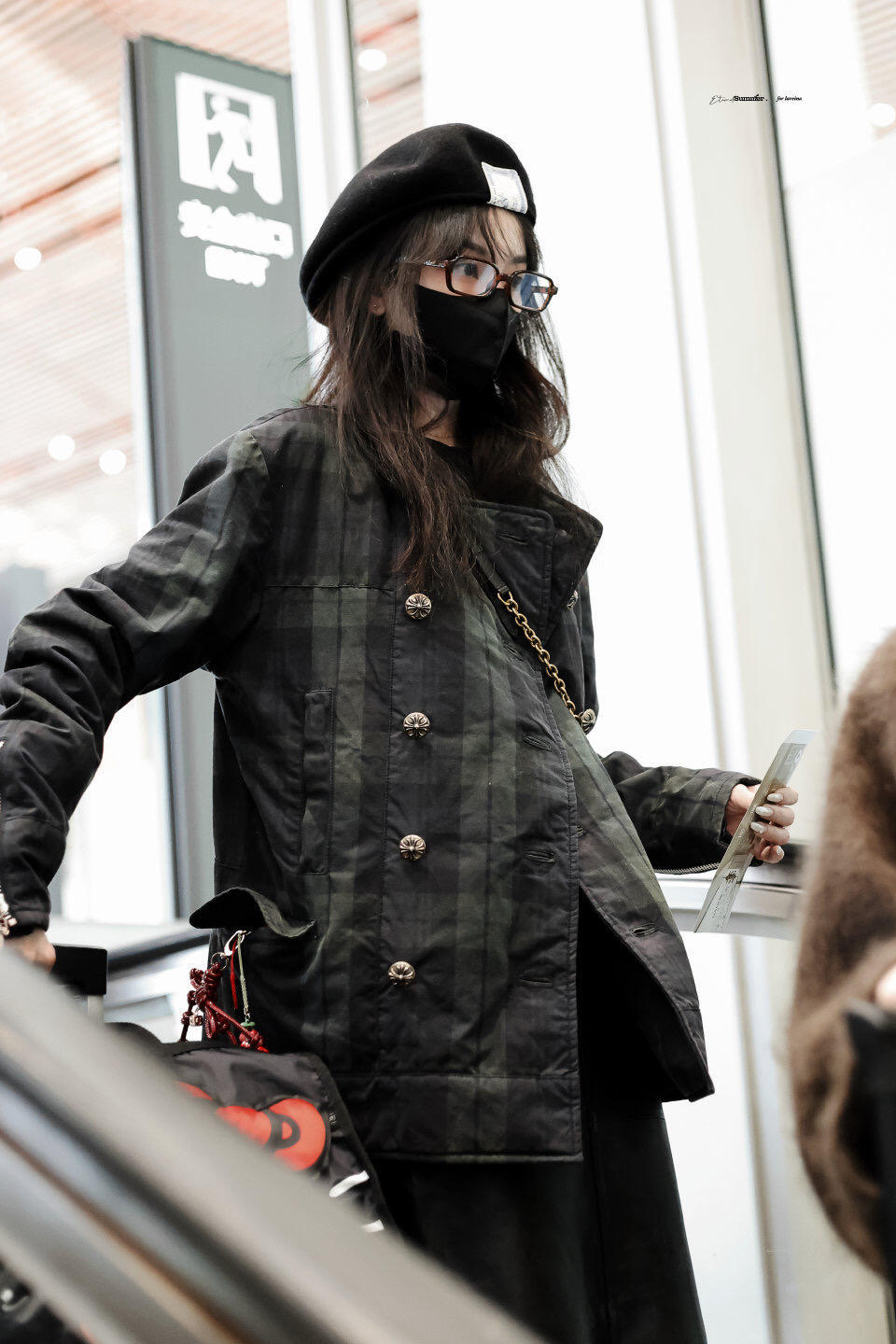 宋祖儿机场出发路透顶着萌萌的刘海开工了~