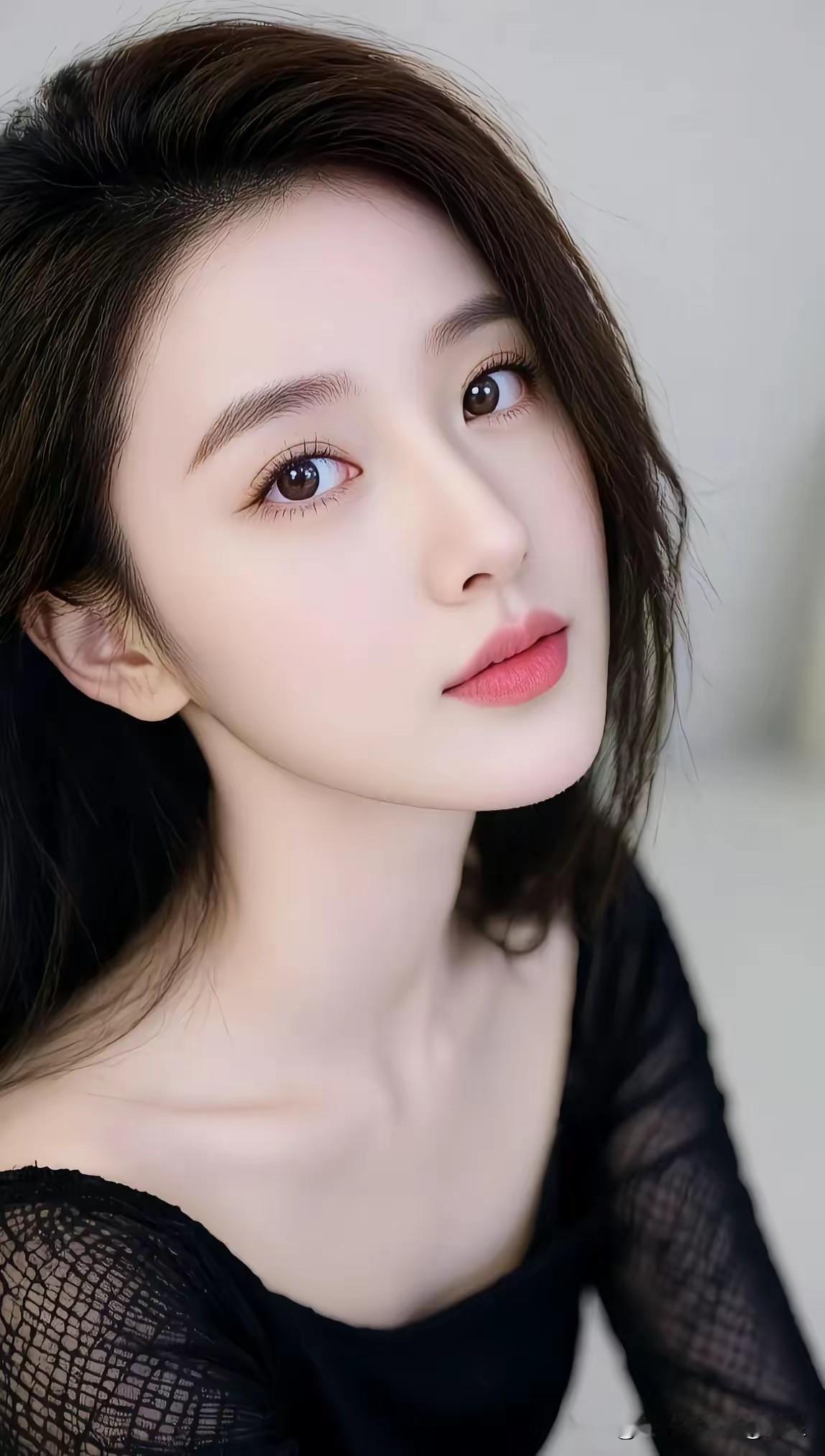 这姑娘真美，眼睛好大。又飒又美的女人温柔大眼睛女孩闪亮亮大眼睛