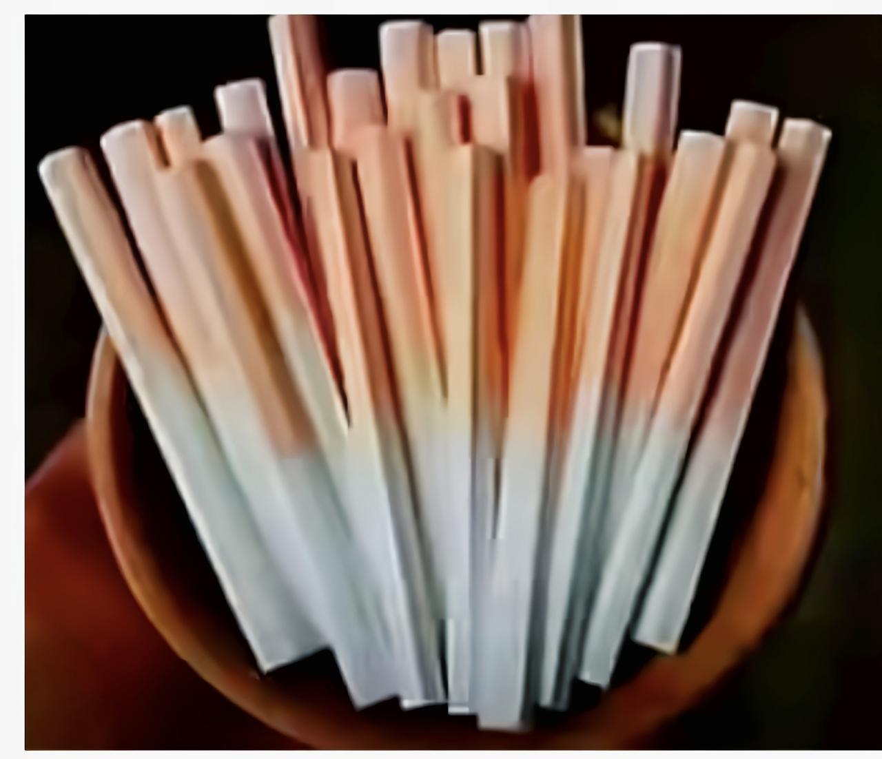 终究还是想问一句：“少年出社会有多少不如意”年少攥在手心的糖果，终究被现实