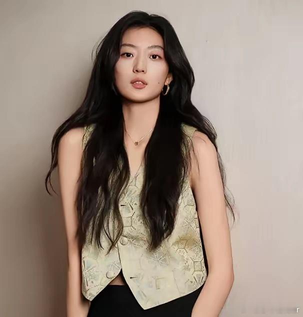 有些女人天生就是享福的命。你就说女演员孙千吧。她1997年出生，是家中独生女，父