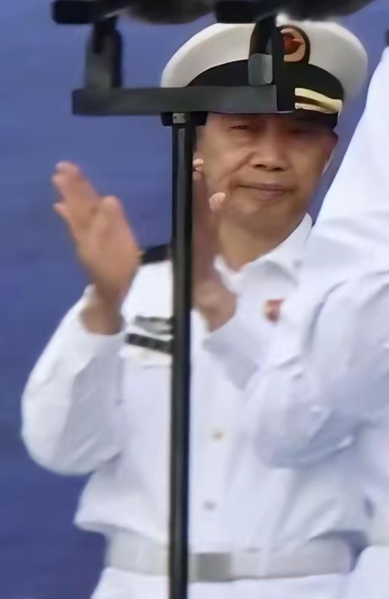 “领先就领先美国”，今天又看到了熟悉的人—马伟明院士。当年比较年轻，当时听到说