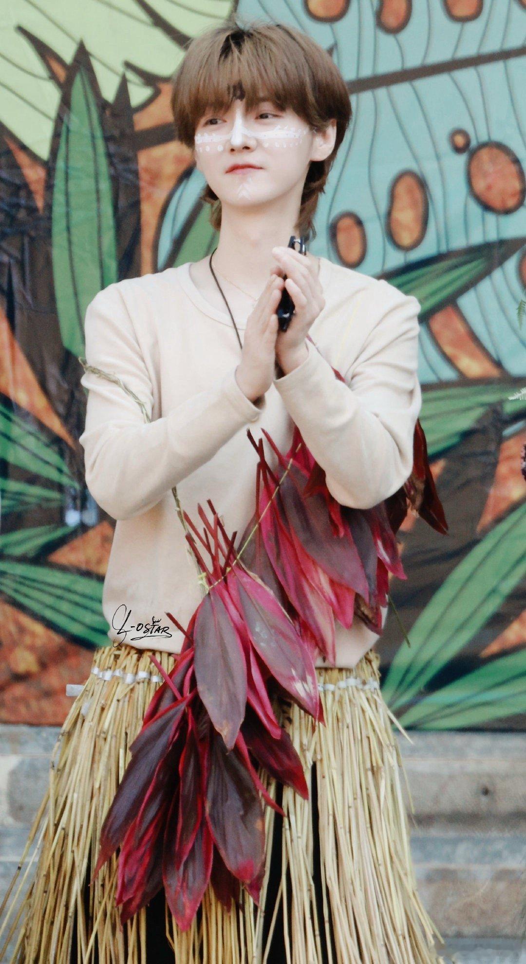 哈哈哈哈哈鹿晗野人造型完全冻龄啊