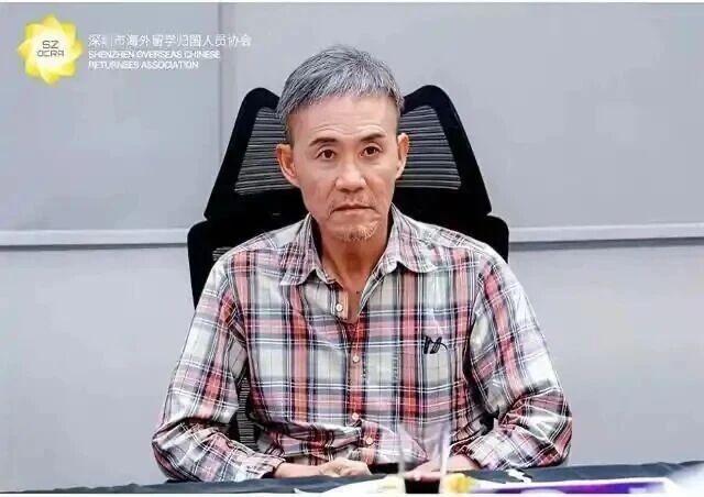 74岁的万科创始人王石,面对自己一生心血万科如今的败局,毫无办法。想着联系深铁希