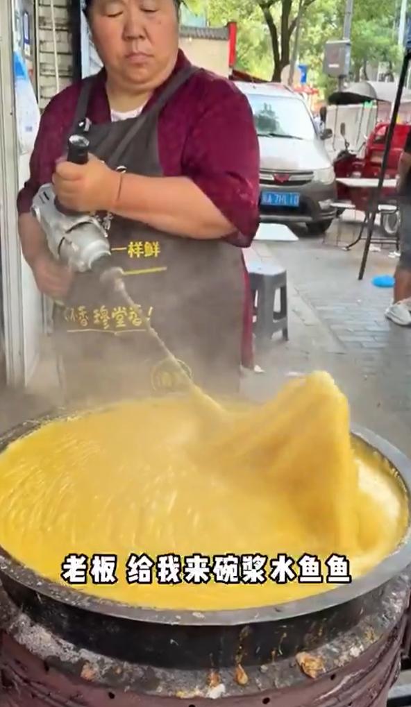 西安街边7元一碗的浆水鱼鱼，这做法外地人应该很少见吧！