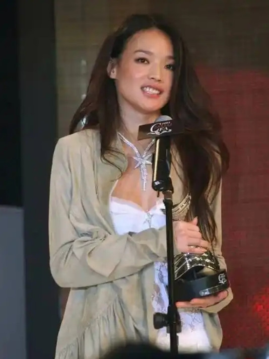 很多人都问，为什么舒淇结婚9年却没有生一个孩子？舒淇曾经就回答过“不是我不想要，
