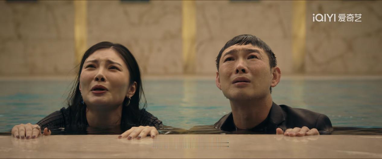 《低智商犯罪》里面，老舅和王传君是怎么可以忍住不笑的啊！有这么一场戏，老舅和