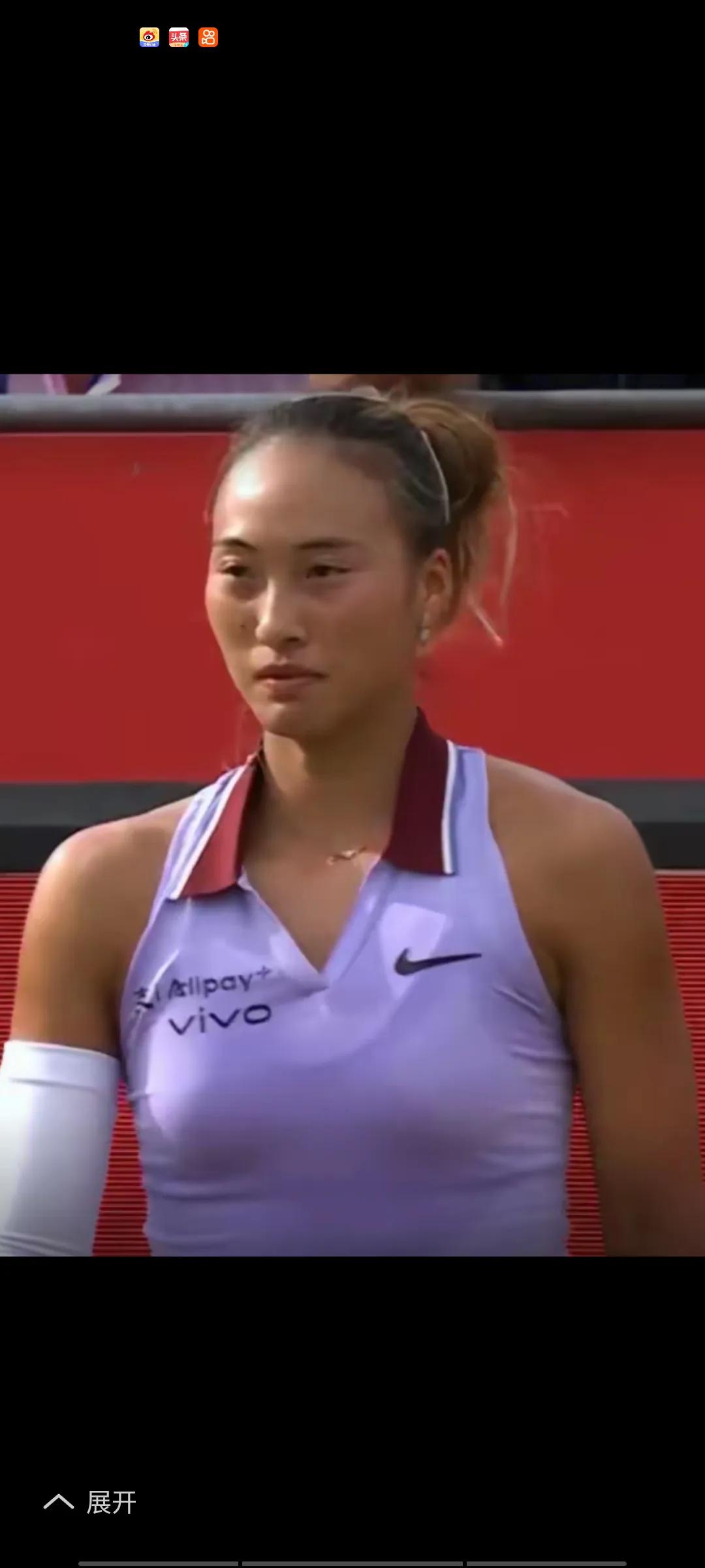 郑钦文2比0战胜拉杜卡努，挺进半决赛，两盘的比分是6比2，6比4。第一盘前四局双