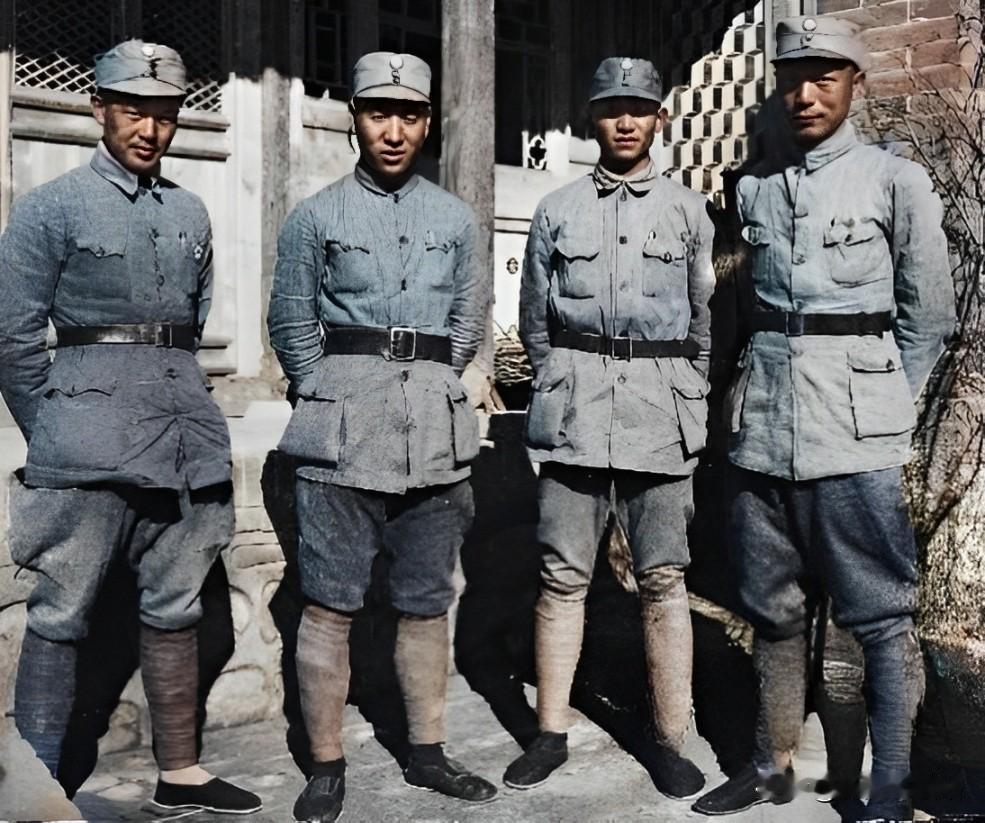 这张拍摄于1937年平型关战役前后的合影，完整呈现了八路军第115师初期领导核心